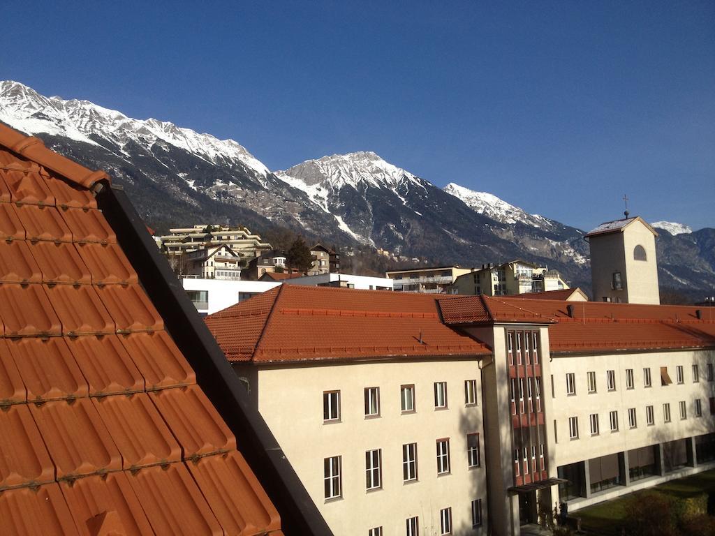 Riedz Apartments Innsbruck- Zentrales Apartmenthaus Mit Gruener Oase Esterno foto