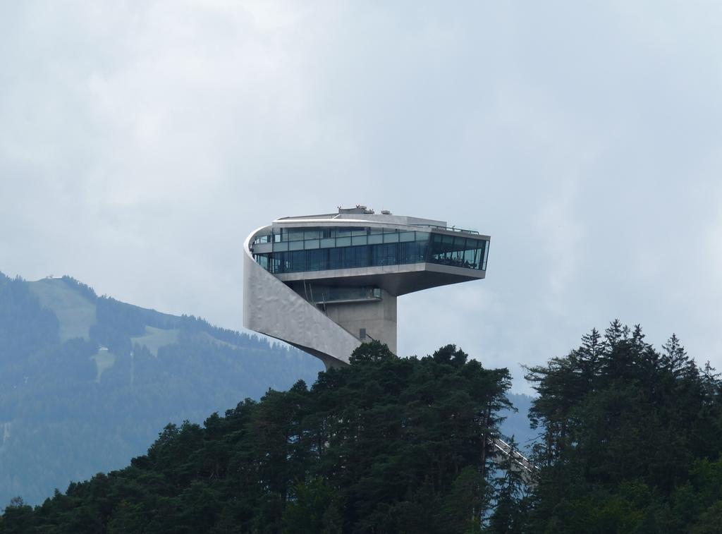 Riedz Apartments Innsbruck- Zentrales Apartmenthaus Mit Gruener Oase Esterno foto